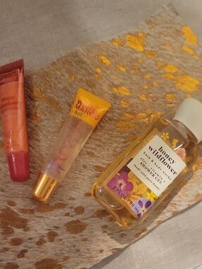 Bath & Body Works Yellow Honey Wildflower Shower Gel Bottle